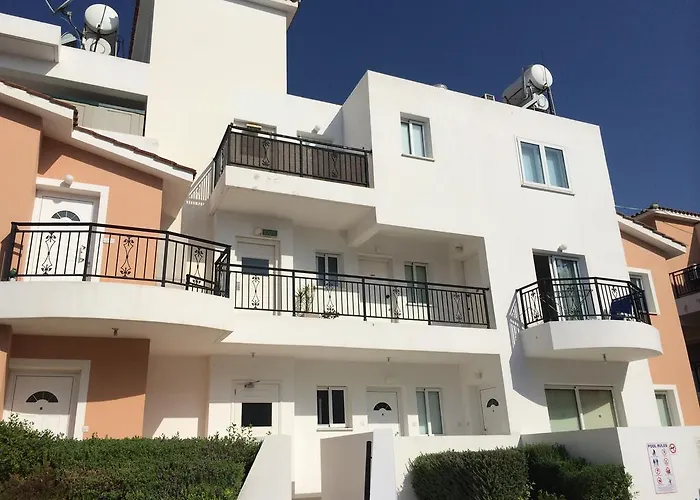 Ithaki Gardens 107 *